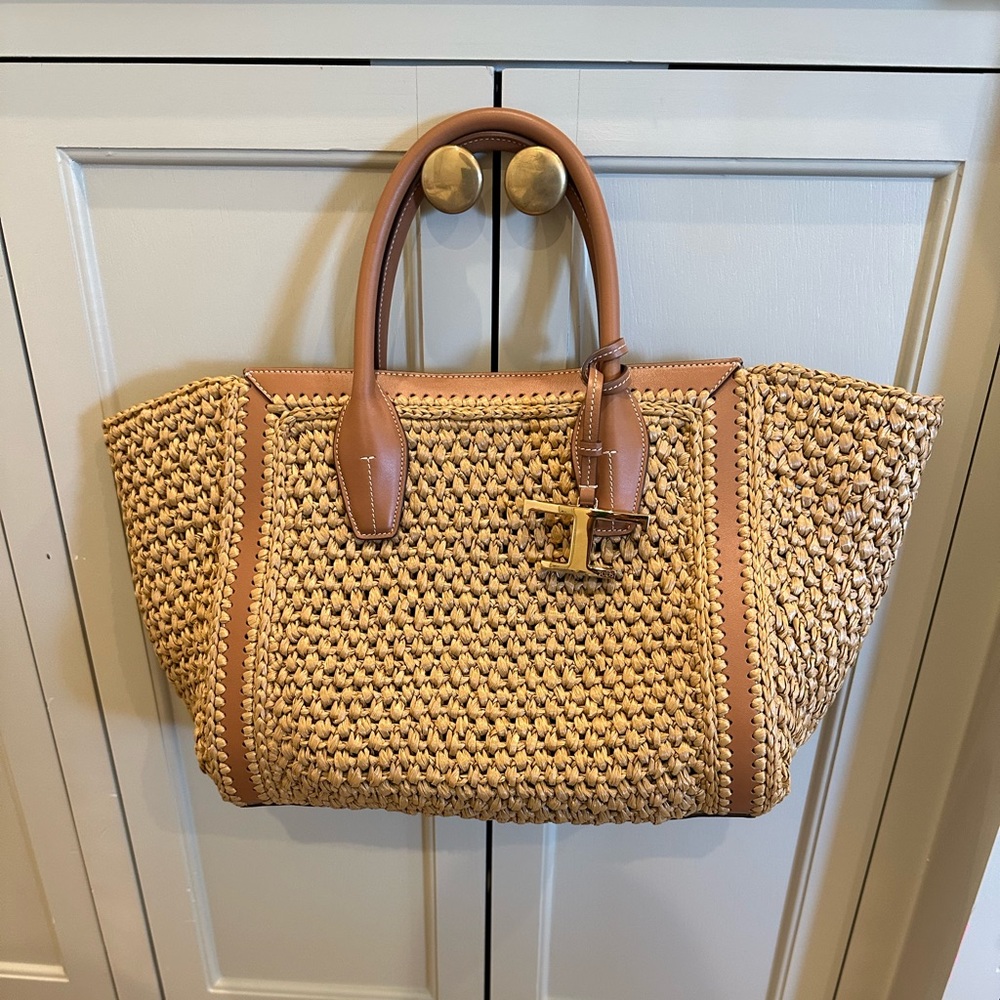 TOD'S
Shopping leather-trimmed woven raffia tote